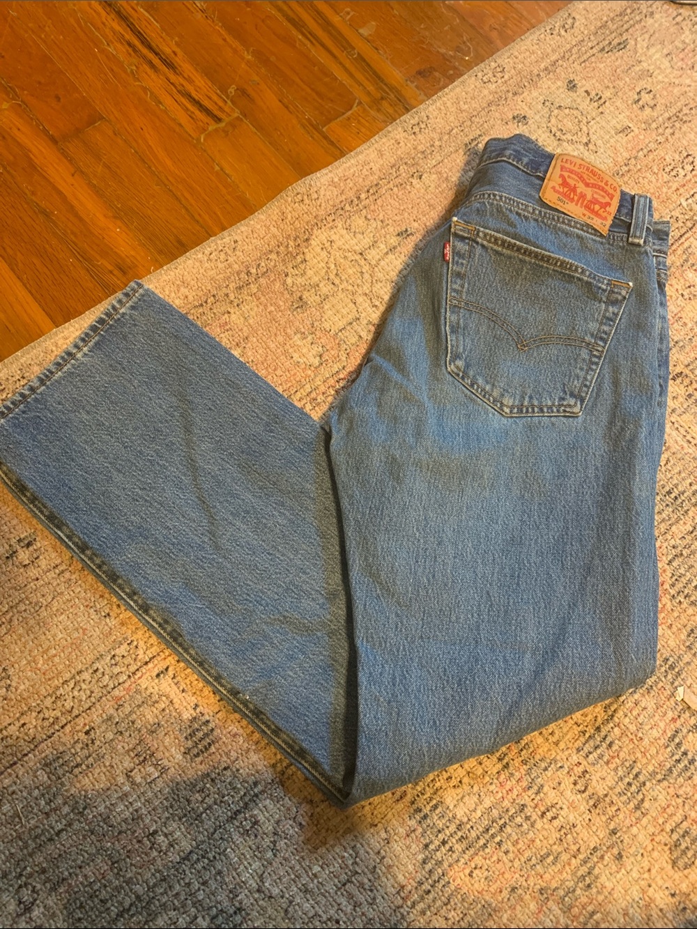 Levi’s 501 button front classic denim sz 32 x 32! Great condition!
